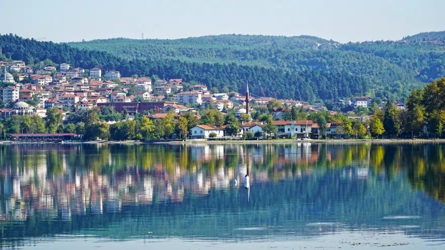 Sapanca -  Göl kenarında yeşil efsane